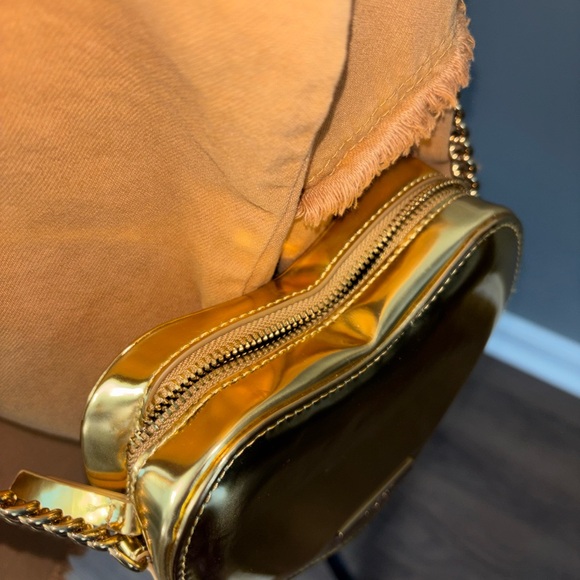 Kurt Geiger Gold Heart Crossbody New - Picture 7 of 8